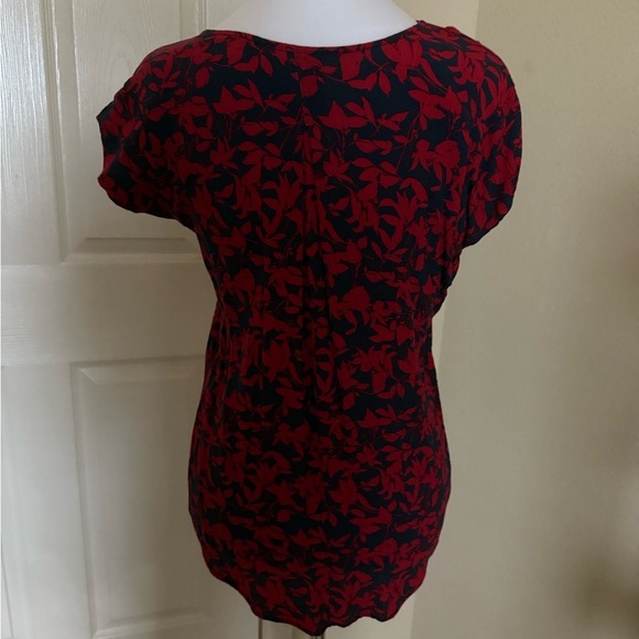 Liz Claiborne Red and Navy Blue Floral Women's Button Down Blouse - Picture 4 of 5